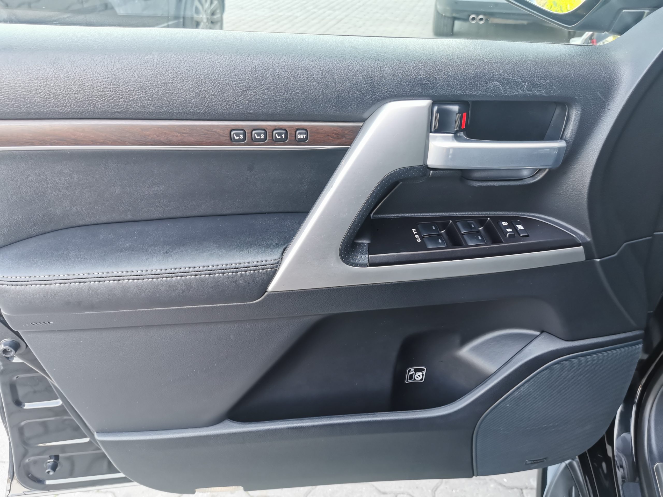 Toyota Land Cruiser 200