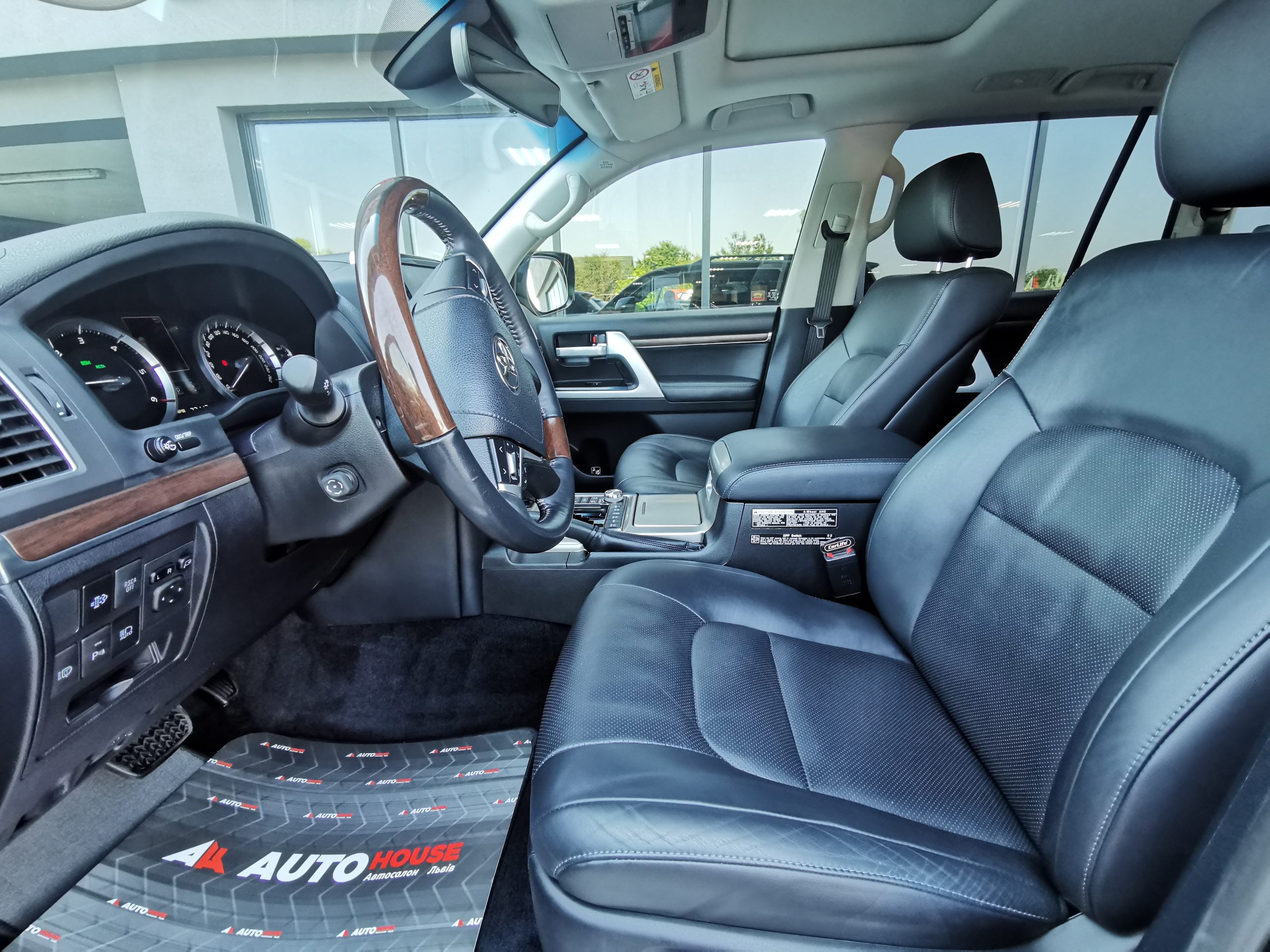 Toyota Land Cruiser 200