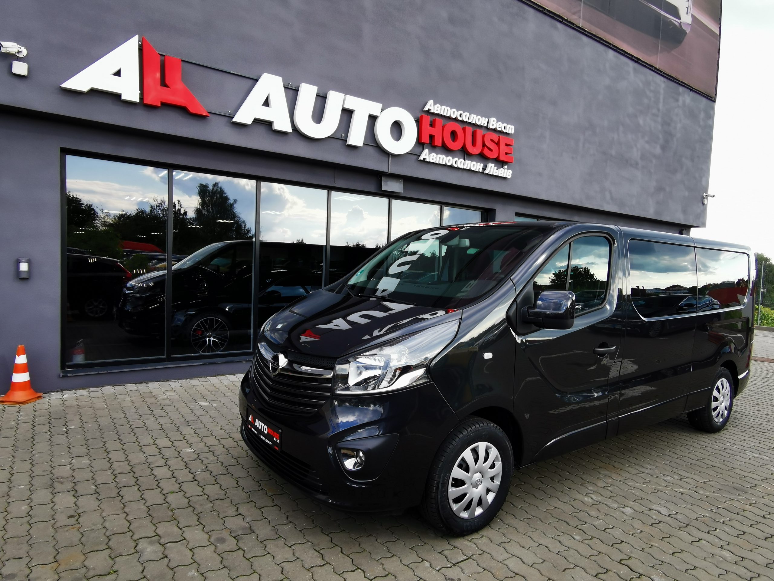 Opel Vivaro пасс. L2 H1