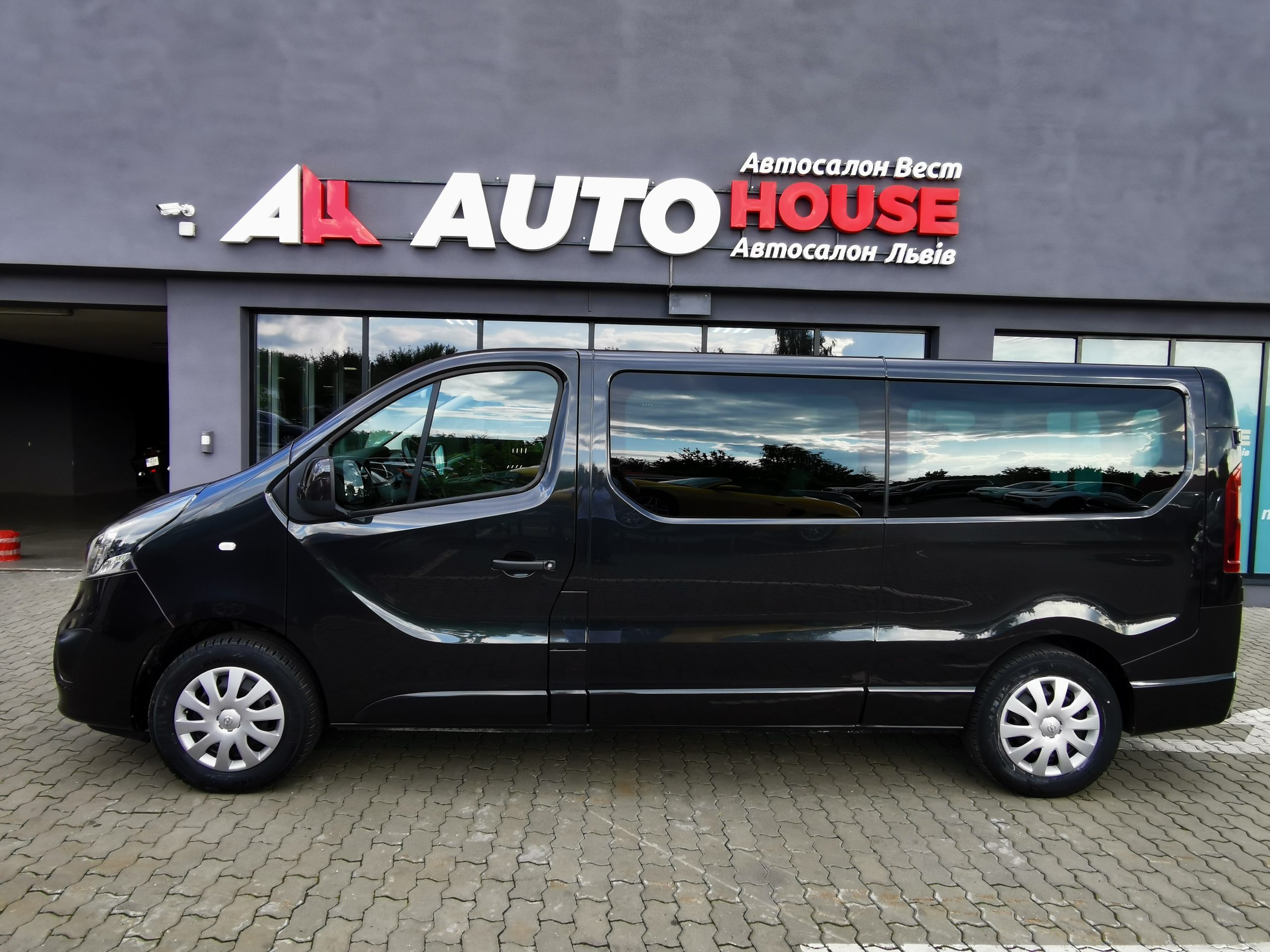 Opel Vivaro пасс. L2 H1