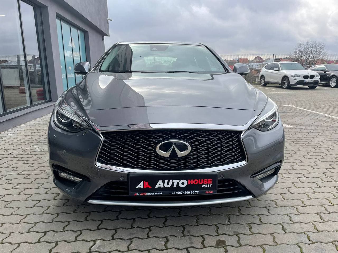 Infiniti Q30