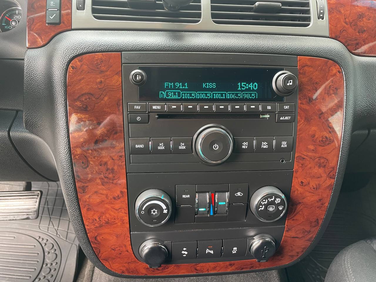 Chevrolet Suburban 2011