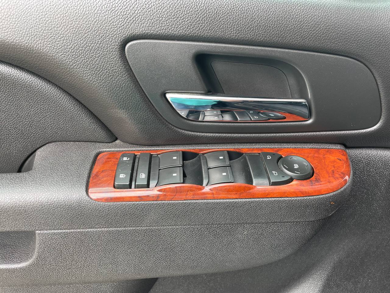 Chevrolet Suburban 2011