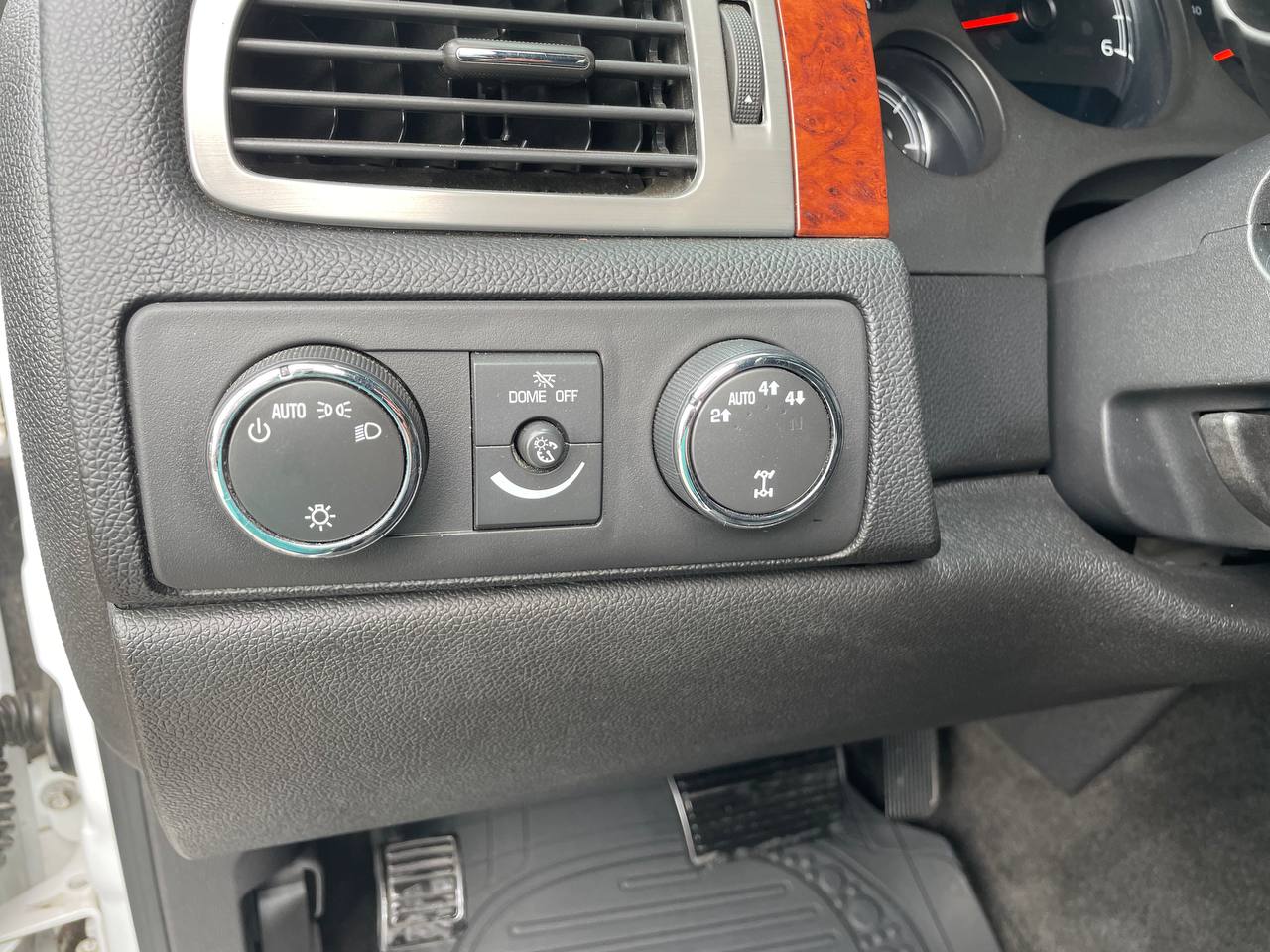 Chevrolet Suburban 2011