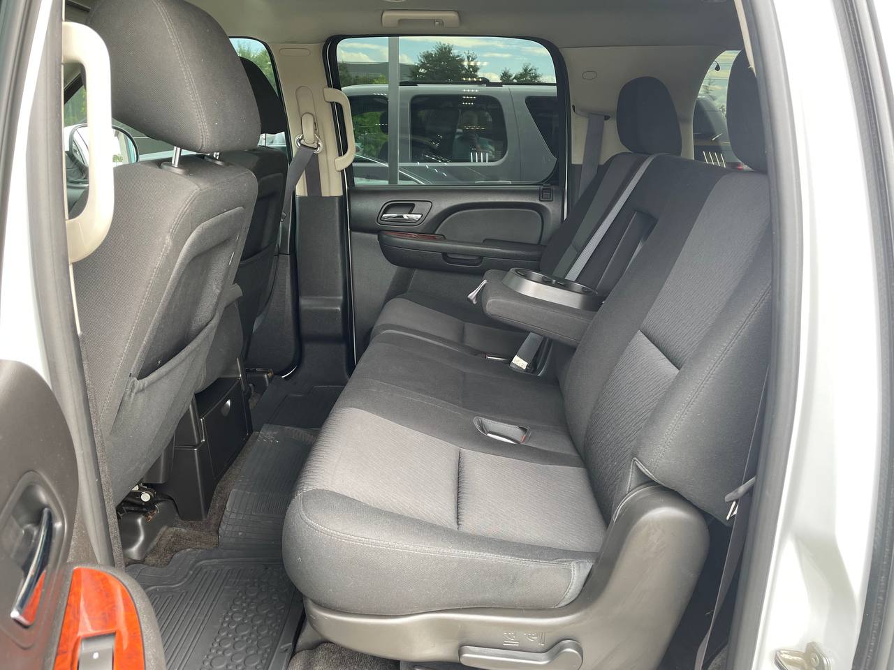 Chevrolet Suburban 2011