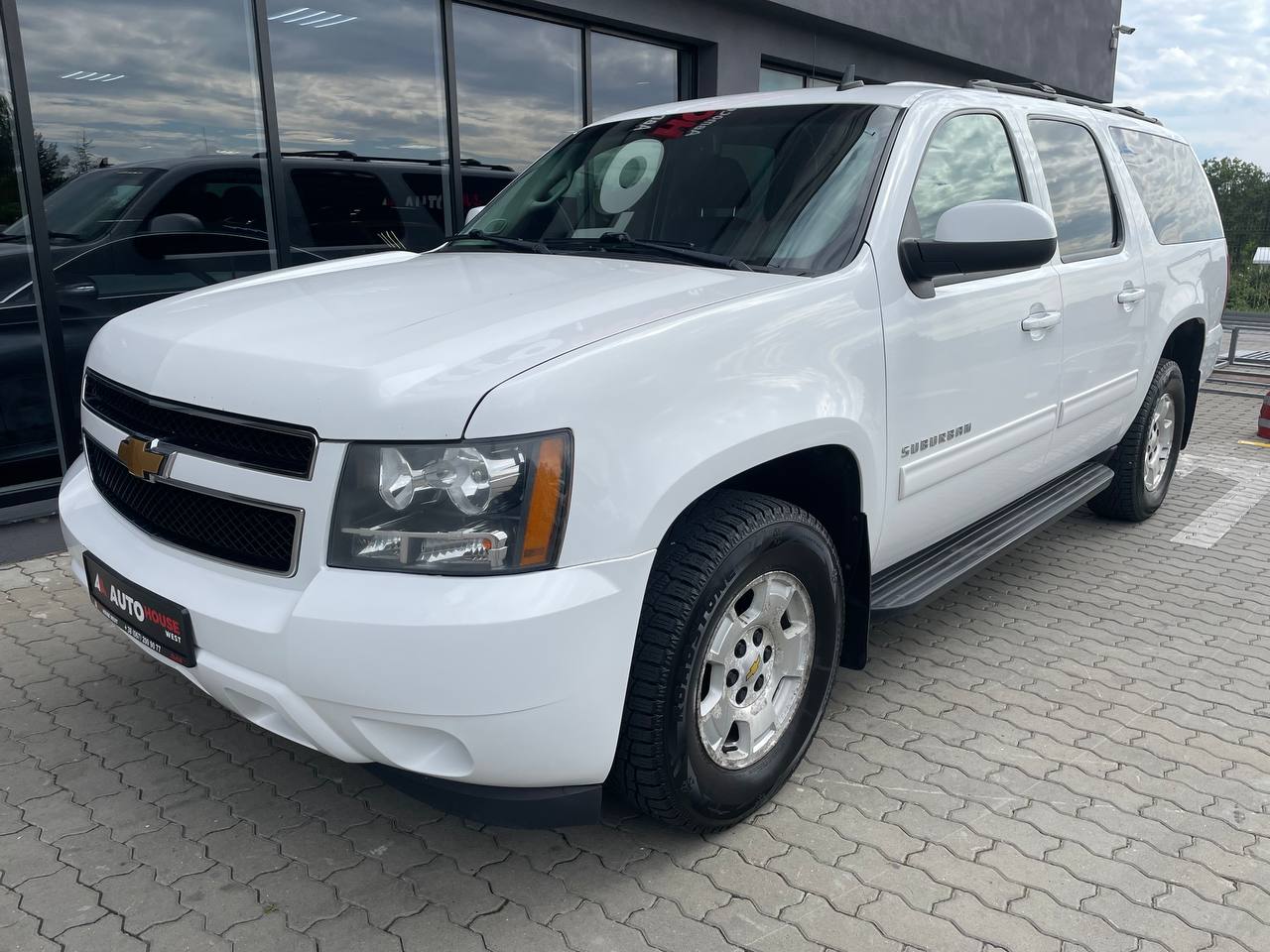 Chevrolet Suburban 2011