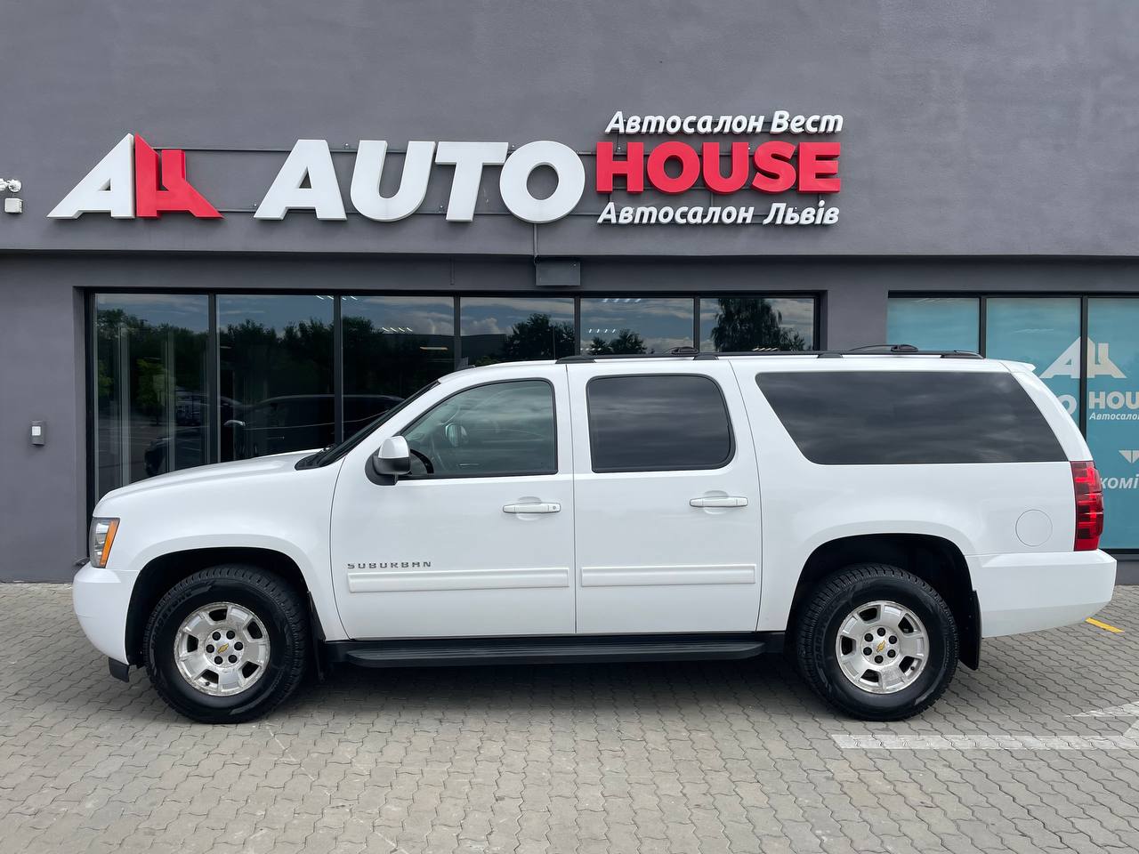 Chevrolet Suburban 2011