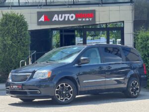 chrysler-town-and-country-autohouse-1