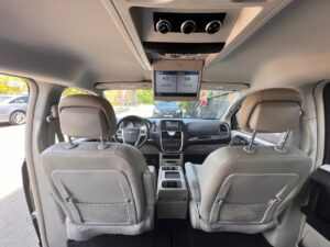 chrysler-town-and-country-autohouse-14