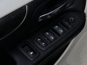 chrysler-town-and-country-autohouse-4