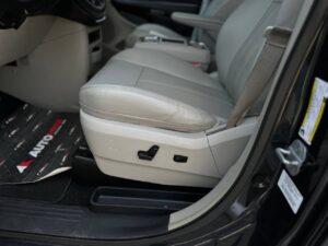 chrysler-town-and-country-autohouse-5