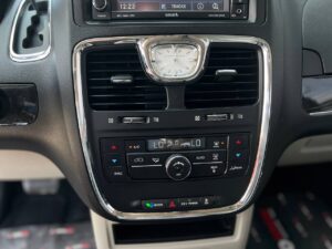 chrysler-town-and-country-autohouse-9