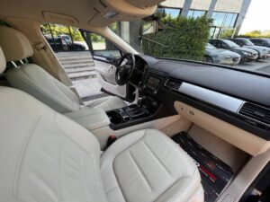 volkswagen-touareg-autohouse-17