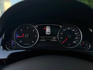 volkswagen-touareg-autohouse-west-9