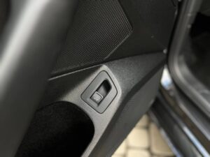 Volkswagen-passat-autohouse-west-8