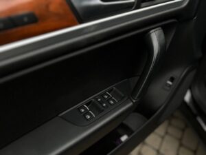 volkswagen-toureg-autohouse-west-4