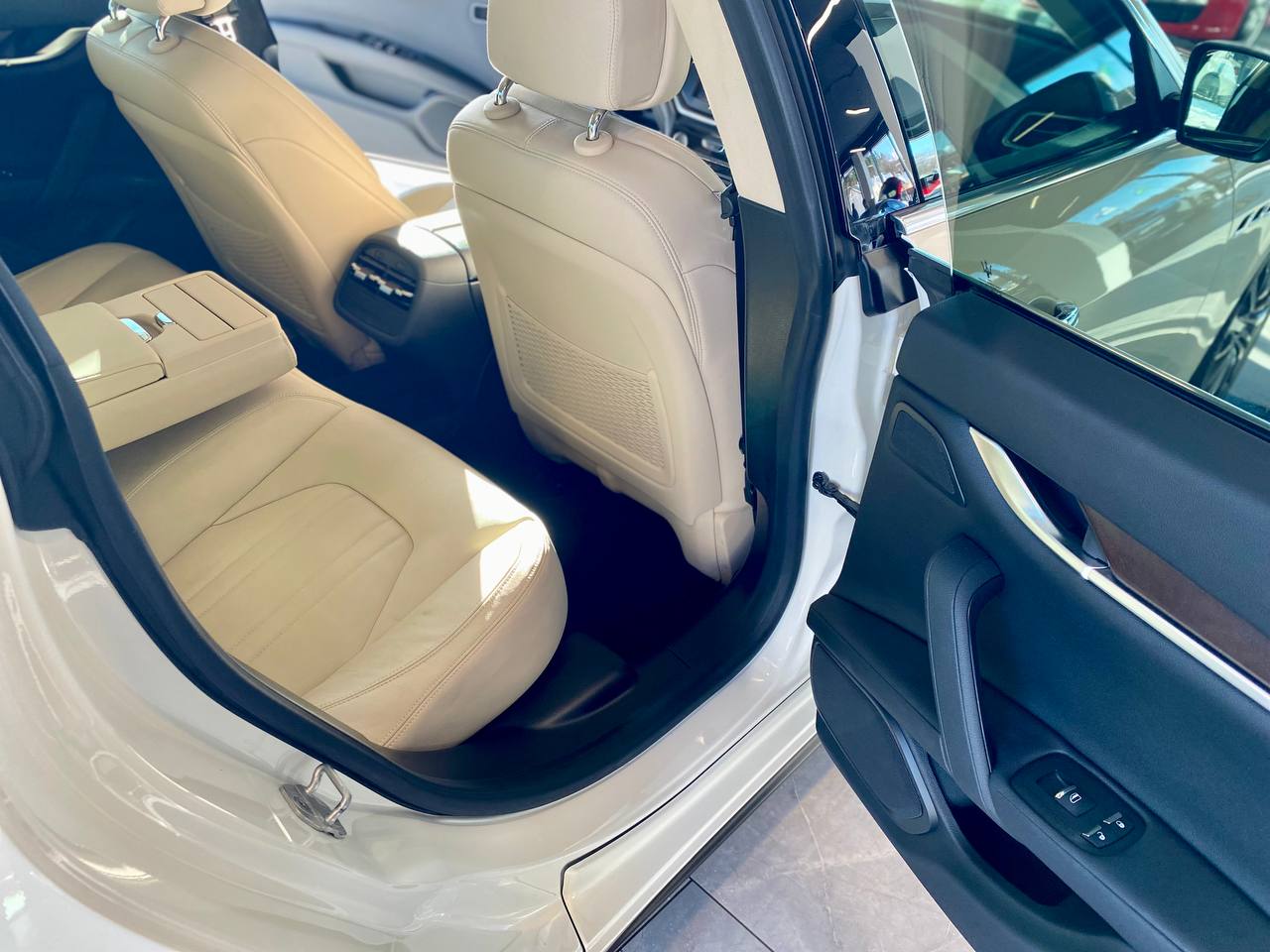 Maserati Ghibli 2013